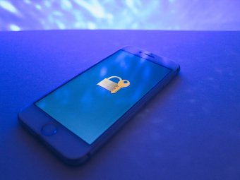Obraz ekranu telefonu z kłódką