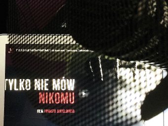Poster z filmu dokumentalnego Tylko nie mów nikomu