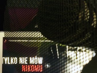 Poster z filmu dokumentalnego Tylko nie mów nikomu